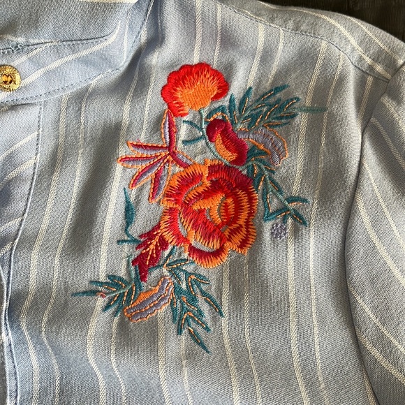 Caleoos Flowy Pinstripe Button-Up Tunic with Embroidered Flowers - Picture 9 of 10